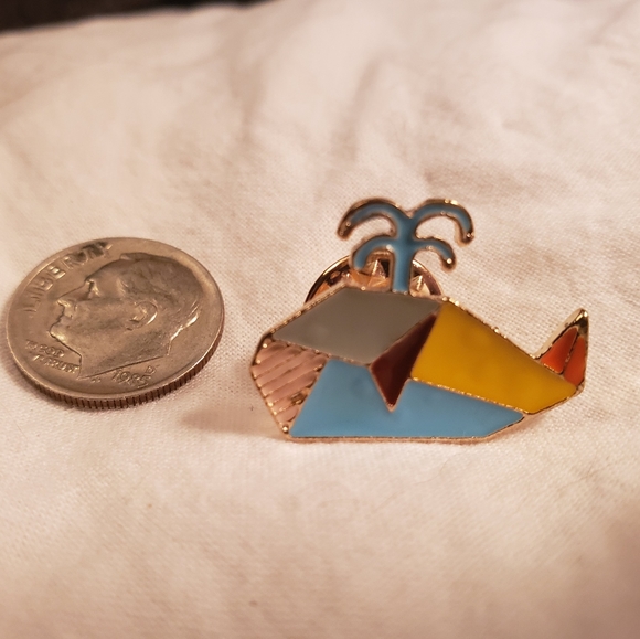 3/$20 pin sale!! Origami whale Enamel Pin - Picture 2 of 2